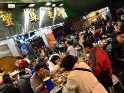 Cenando en el Mercado Nocturno de Temple